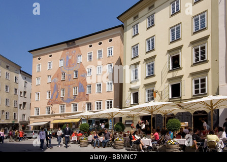 Geographie/Reisen, Österreich, Salzburg, Platz/Plätze, Waagplatz, Street Cafe, Additional-Rights - Clearance-Info - Not-Available Stockfoto