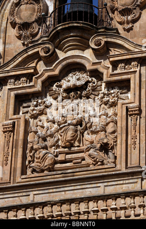 Clerecia Kirche und Jesuit Hochschule Salamanca Spanien Relief hergestellt aus Stein in das Armaturenbrett Stockfoto
