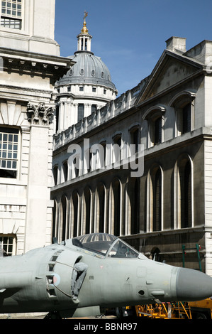 Sea Harrier FA2 auf statischer Anzeige an der Old Royal Naval College als Teil der Feierlichkeiten Fly Navy 100 Stockfoto