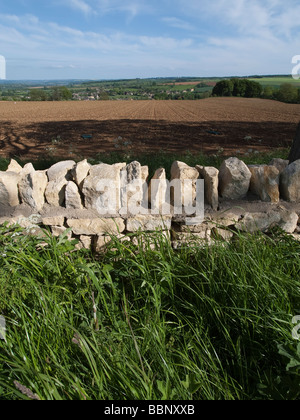 eine Trockenmauer gebaut wird repariert Stockfoto