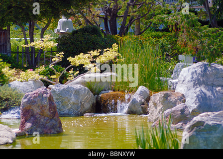 Japanischer Garten mit Teich in Monte Carlo Stockfoto