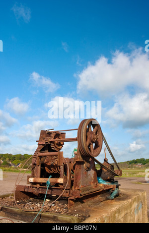 Winden für die Fischerboote am Strand von Dunwich an der Küste von Suffolk Schindel verwendet Stockfoto