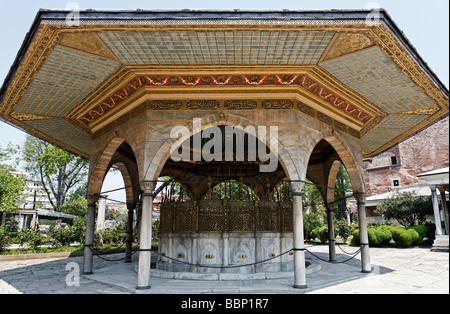 Waschung Brunnen, Sardivan, türkische Rokoko-Stil, Hagia Sophia, Aya Sofya, Sultanahmet, Istanbul, Türkei Stockfoto