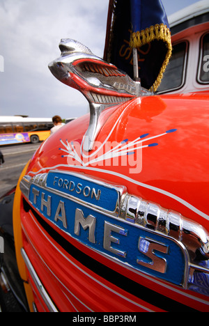 Malta. Detail ein Fordson Thames Bus am Busbahnhof in Valletta. Stockfoto