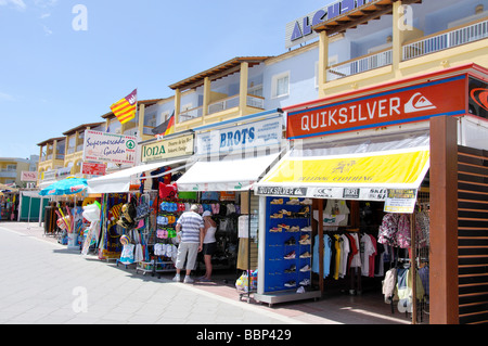 Strandpromenade Geschäfte, Hafen d'Alcudia, Gemeinde Alcudia, Mallorca, Balearen, Spanien Stockfoto