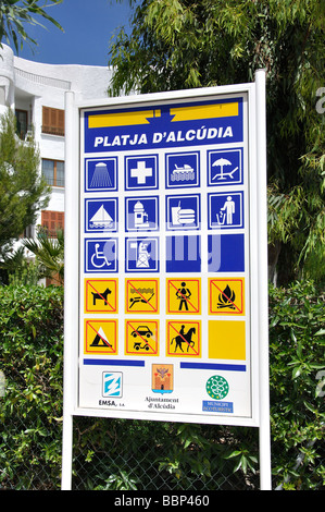 Beach-Vorschriften beachten, Platja d'Alcudia, Port d'Alcudia, Gemeinde Alcudia, Mallorca, Balearen, Spanien Stockfoto