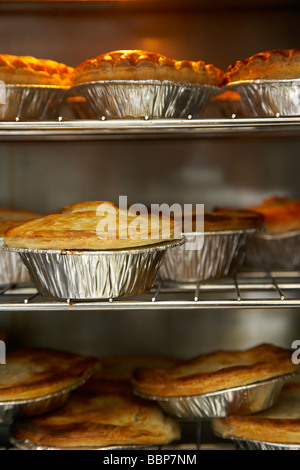 Frisch gebackene Kuchen, auf dem display Stockfoto