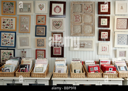 DER SHOP "EIN LA RECHERCHE DU TEMPS PERDU", CABOURG, CALVADOS (14), NORMANDIE, FRANKREICH Stockfoto