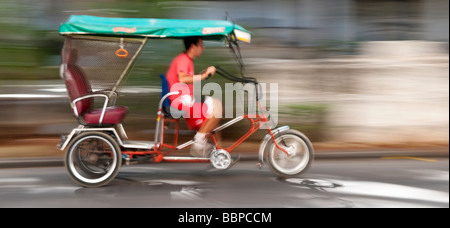 Traditionellen Fahrrad-Taxi in Havanna, Kuba, Karibik Stockfoto