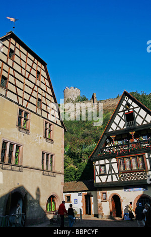 DAS BADEHAUS BADHUS UND HERZER, KAISERLICHE SCHLOSS, KAYSERSBERG, DER ELSÄSSISCHEN WEINSTRAßE, HAUT-RHIN (68), ELSASS, FRANKREICH Stockfoto