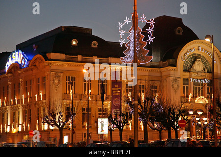 DAS CASINO IN TROUVILLE-SUR-MER, CALVADOS (14), FRANKREICH Stockfoto