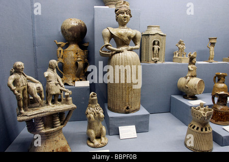 KERAMIK, STEINZEUG AUS LA BORNE, MUSEUM VON LE BERRY, HOTEL CUJAS, BOURGES, CHER (18), FRANKREICH Stockfoto