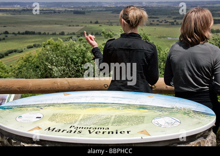 AUSSICHTSPUNKT INDIKATOR, ENTDECKEN DIE MARAIS VERNIER MIT EINEM GUIDE DURCH DIE NORMANDIE REGIONALPARK, EURE (27), NORMANDIE, FRANKREICH Stockfoto