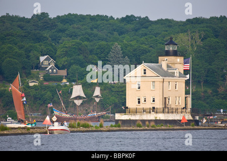 Henry Hudson Schiff Replik der Half Moon Segel oben Rondout Creek Kingston New York während Quadricentennial Feier 2009 Stockfoto