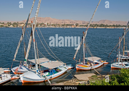 Luxor-Theben-Nil Ägypten Feluke Segelboot Kreuzfahrt Stockfoto