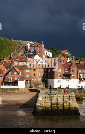 Whitby nach einem Sturm in North Yorkshire, England, UK. Stockfoto