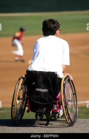 Rollstuhl Rollstuhl Handicap Sportuhr Spiel Neid junge teen Stockfoto