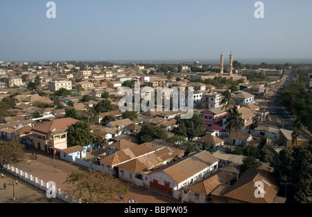 Blick über Banjul Gambia Westafrika von Arch 22 Stockfoto