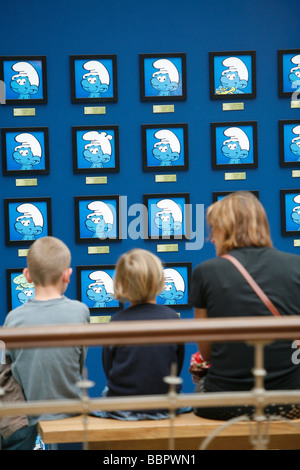 SCHLUMPF-AUSSTELLUNG, DEM BELGISCHEN ZENTRUM FÜR COMIC-STRIPS, BRÜSSEL, BELGIEN Stockfoto