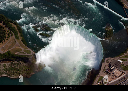 HUBSCHRAUBER FAHRT ÜBER DEN NIAGARA FALLS, ONTARIO, KANADA Stockfoto