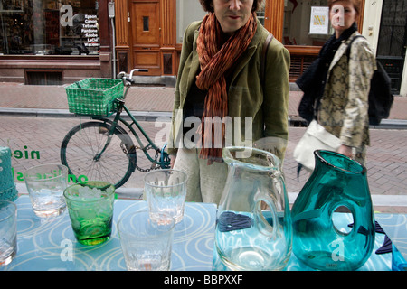 SCHAUFENSTER DER KUNST DER UNTERHALTSAMEN STORE "WAS IST, AMSTERDAM, NIEDERLANDE-COOKING" Stockfoto