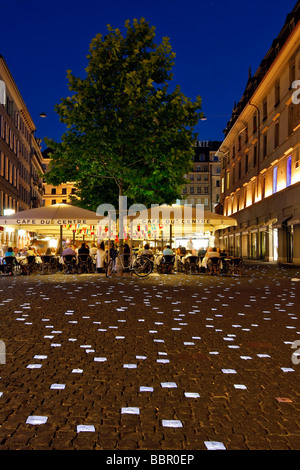 CAFE IN DER MITTE IN DER NACHT, PLACE DU MOLARD, GENF, SCHWEIZ Stockfoto