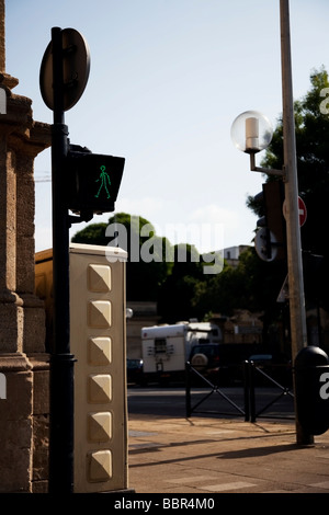 Fußgängerüberwege mit Lichtern in Bordeaux Stockfoto