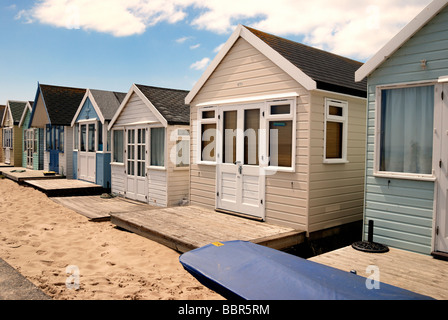 Eine Reihe von großen deluxe Strandhütte Stockfoto