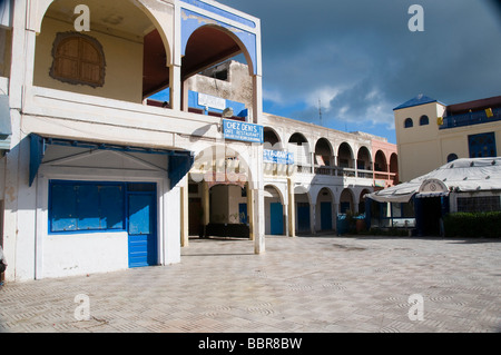 Platz in der alten Stadt Medina von Essaouira Marokko Afrika klassische marokkanische Architektur mit Naturstein Fliesen Straße Stockfoto