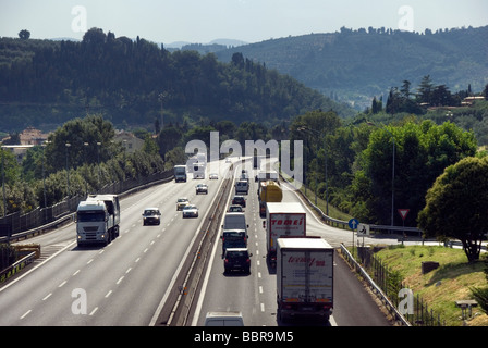 Optimierungsherausforderungen auf der A1 Autostrada in Italien Stockfoto