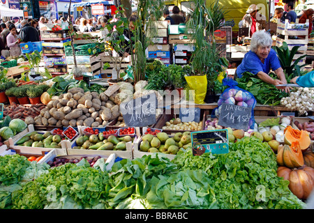 DER GROßE MARKT IM BELIEBTEN STADTTEIL VON WAZEMMES, LILLE, FRANKREICH NORD (59) Stockfoto