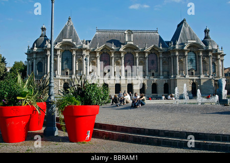 BRUNNEN DER PALAST DER SCHÖNEN KÜNSTE, PLACE DE LA RÉPUBLIQUE, LILLE, NORD (59), FRANKREICH Stockfoto