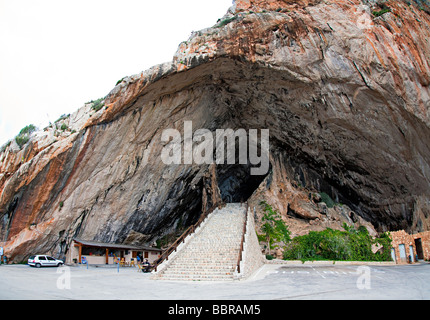 Eingang zum Cuevas de Arta zeigt Klippe Skyline-Mallorca-Spanien Stockfoto