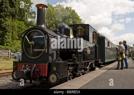 Einsteigen in die "Earl" Schmalspur Dampflok Wagen an Welshpool Bahnhof Llanfair Light Railway Attraktion Touristen Stockfoto