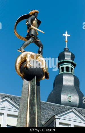 St. George Brunnen mit einer Statue des Heiligen Georg der Drachentöter, Speyer, Rheinland-Pfalz, Deutschland, Europa Stockfoto