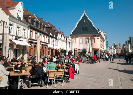 Fußgängerzone vor Dom zu Speyer, Maximilianstraße, Speyer, Rheinland-Pfalz, Deutschland, Europa Stockfoto