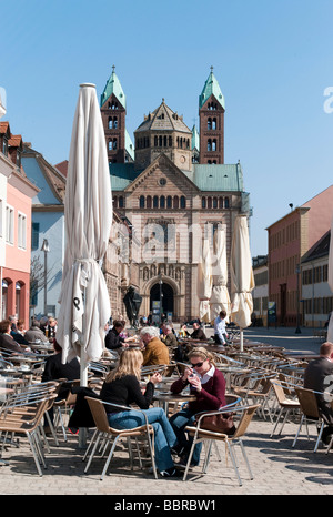 Fußgängerzone vor Dom zu Speyer, Maximilianstraße, Speyer, Rheinland-Pfalz, Deutschland, Europa Stockfoto