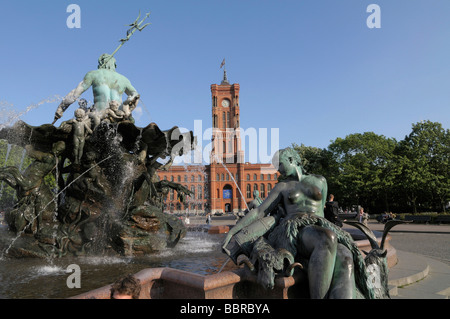 Rotes Rathaus, Rotes Rathaus, Neptunbrunnen Brunnen, Berlin, Deutschland, Europa Stockfoto