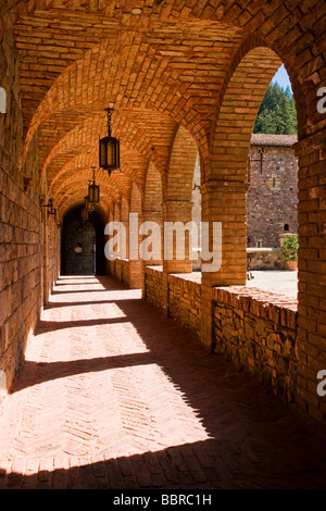 Der Innenhof des Castello di Amorosa im Napa Valley, Kalifornien. Stockfoto