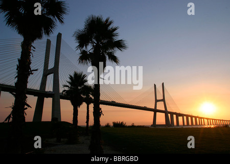 VASCO-DA-GAMA-BRÜCKE, (PONTE VASCO DA GAMA), PARK DER NATIONEN, STANDORT DER WELTAUSSTELLUNG 1998, LISSABON, PORTUGAL Stockfoto