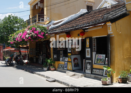 "Hoi an ' Kunst-Shop im alten Kolonialgebäude, Vietnam Stockfoto