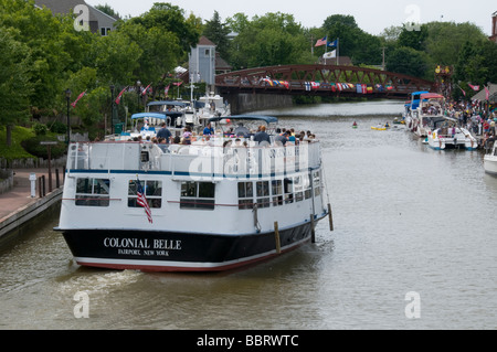 Ein Abendessen Boot Kreuzfahrt auf den Erie-Kanal in Fairport, New York USA. Stockfoto