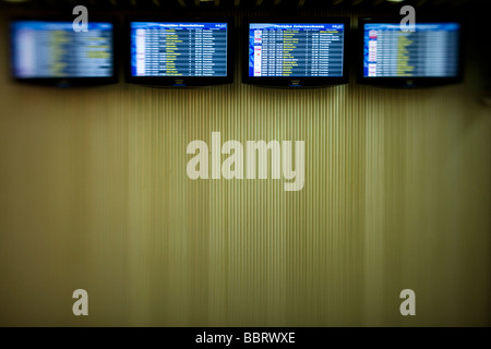 elektronische Schalttafel in Flughafen Stockfoto