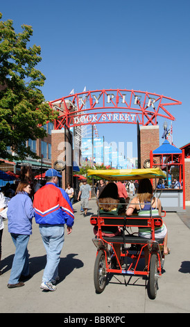 Navy Pier am Lake Michigan Chicago Illinois USA Touristen Stockfoto