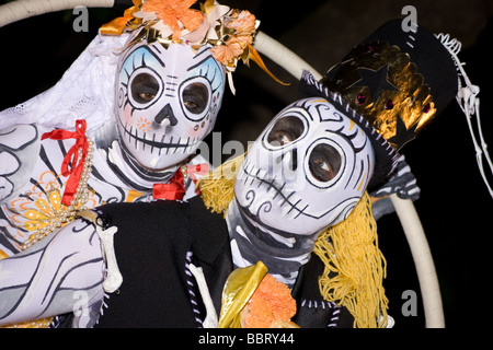 Voodoo-Skelett beängstigend Straßentheater Kostüm Gespensternacht Medway Fuse Festival Rochester Castle Kent England UK Europe Stockfoto