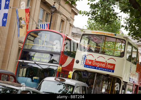 Eine Original-Tour Bus und London Doppeldeckerbus, London, UK Stockfoto
