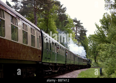 Bulleid Licht Pazifik Nr. 34059 Dampflokomotive in der Nähe von Kingscote Station umgebaut Stockfoto