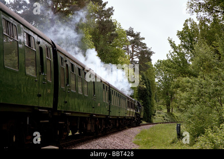 Bulleid Licht Pazifik Nr. 34059 Dampflokomotive in der Nähe von Kingscote Station umgebaut Stockfoto