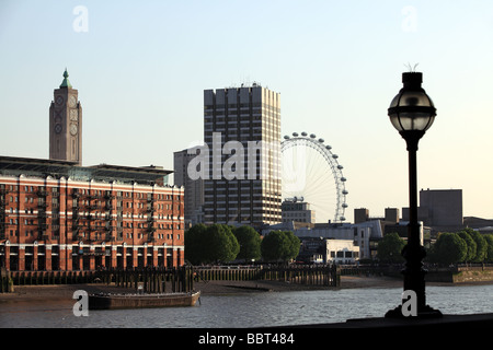 Londoner South Bank, Oxo Tower und Gabriels Wharf Stockfoto