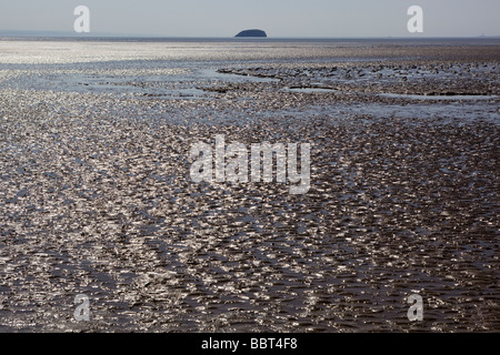 Blick auf steilen Holm Insel vom Strand an der Weston Super Mare Somerset in England Stockfoto